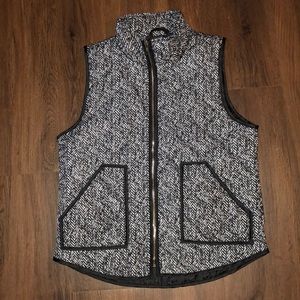 ***Brand New*** Black and White Fall Vest